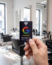 Google Reviewkort bruges i en frisørsalon